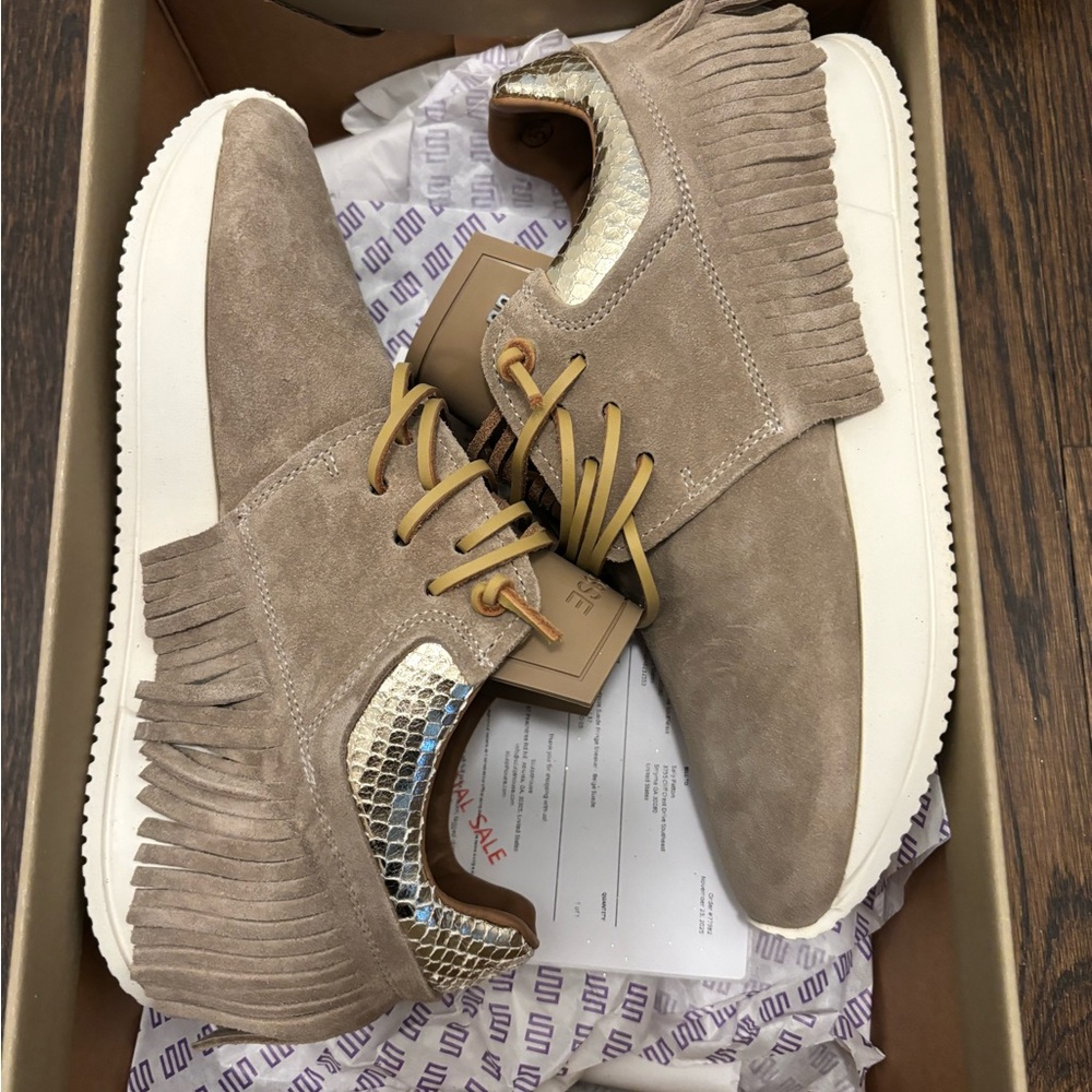 EsseutEsse Women's Tan Sneakers